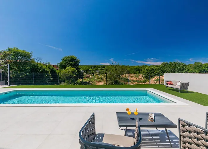 Luxury Apartment Lariv