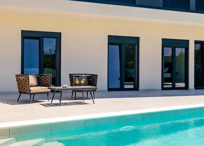 Luxury Apartment Lariv