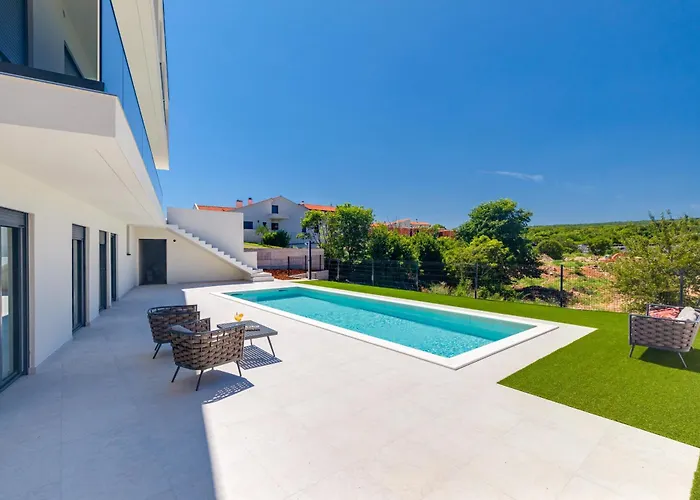 Luxury Apartment Lariv