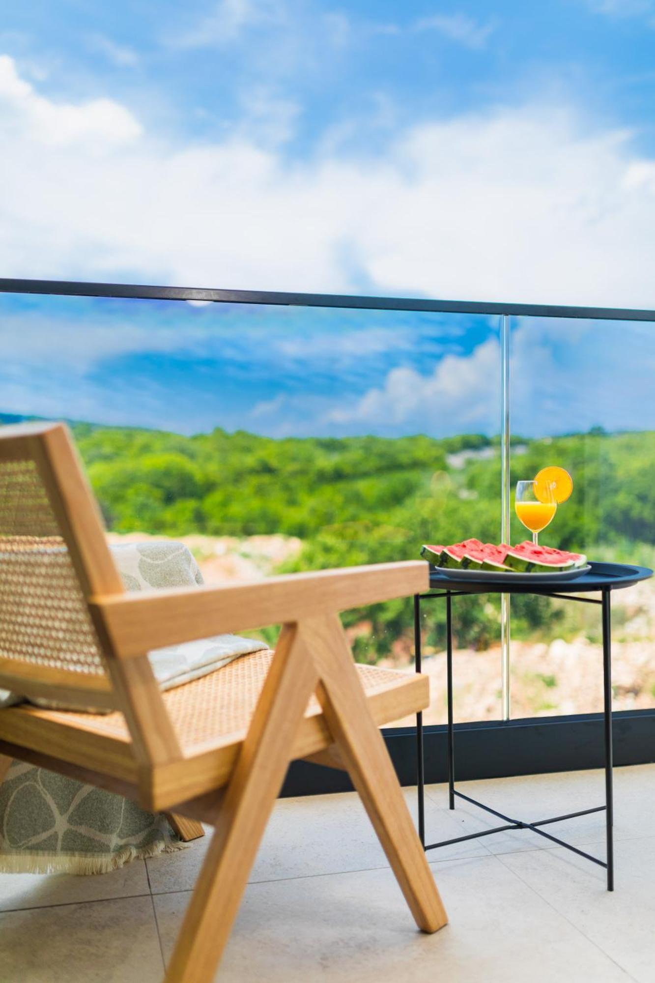 Luxury Lariv Apartment *