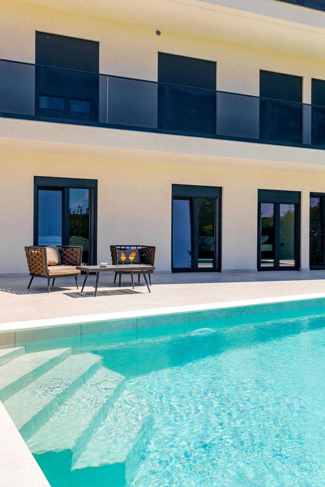 Luxury Lariv Apartment *